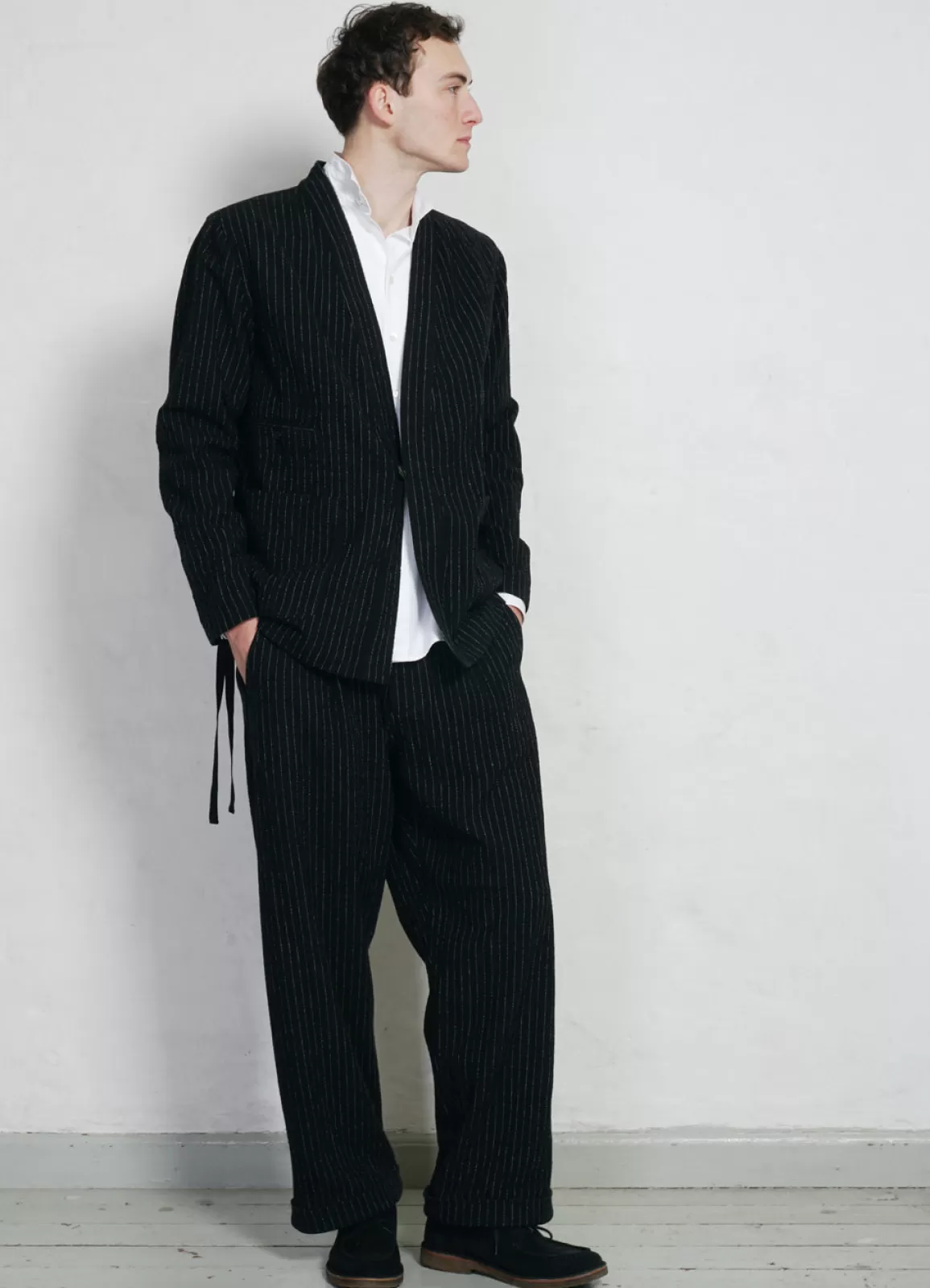 Outlet Bobby | Super Wide Pleated Trousers | Big Pin Black Trousers