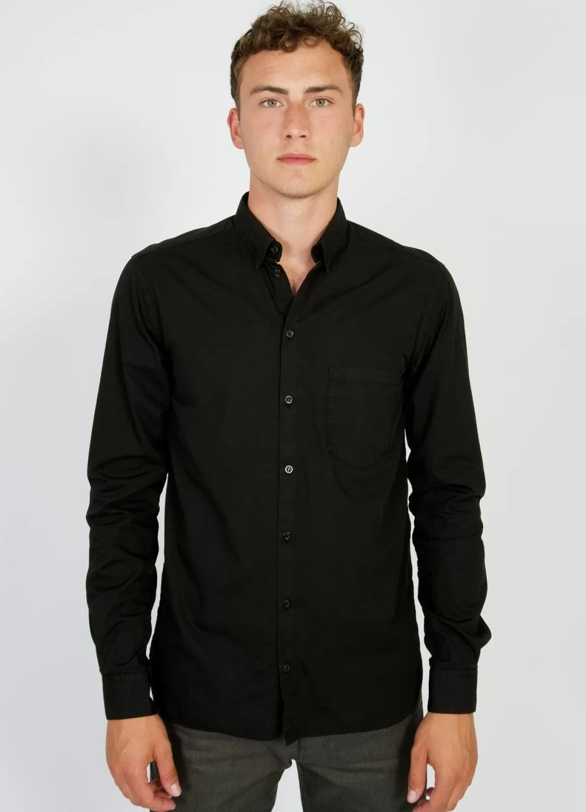 Store Haakon | Hidden Button Down Shirt | Black Shirts