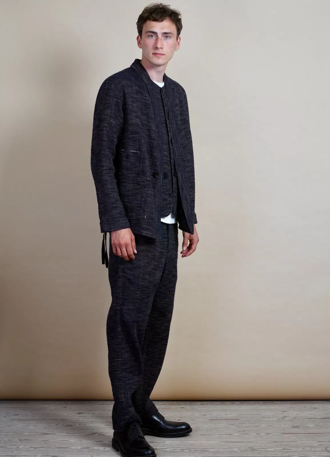 Store Trygve | Wide Cut Cropped Trousers | Black Hemp Suiting